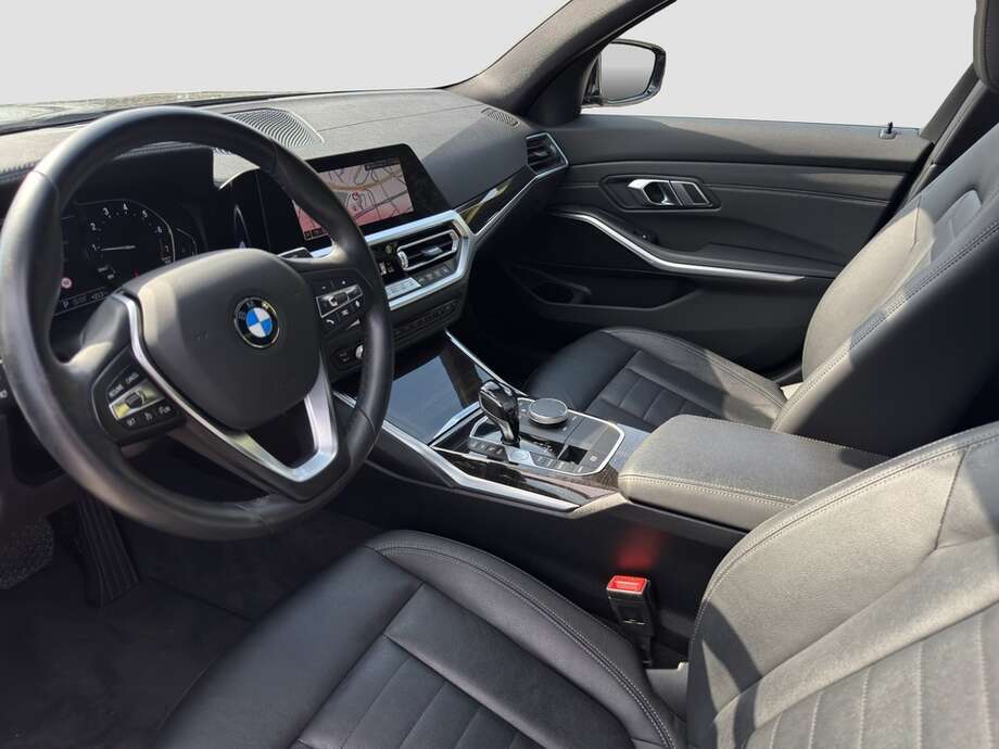 BMW 320i (Bild 2/13)