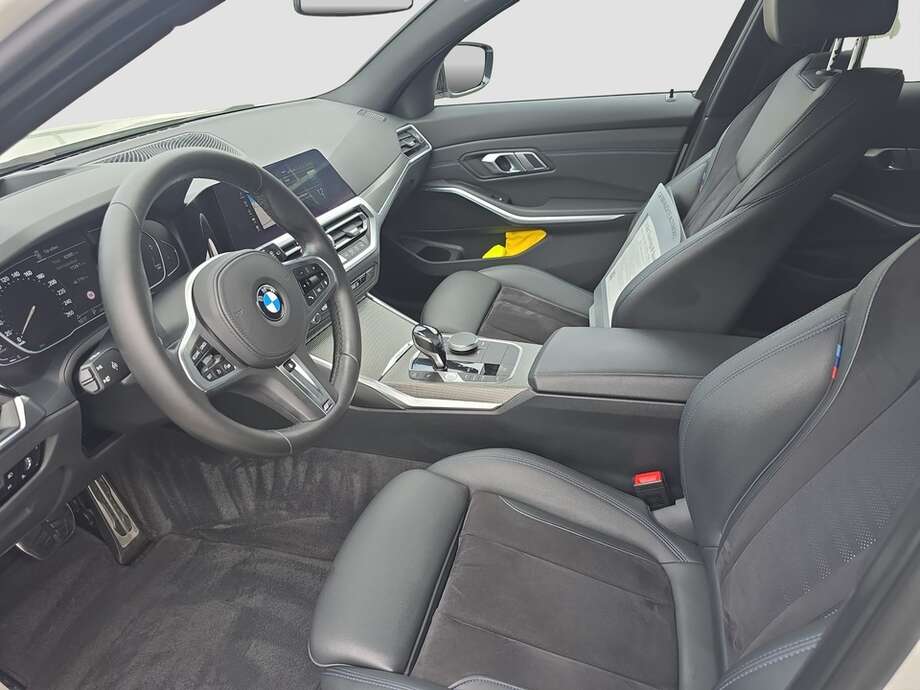 BMW 318d (Bild 2/19)