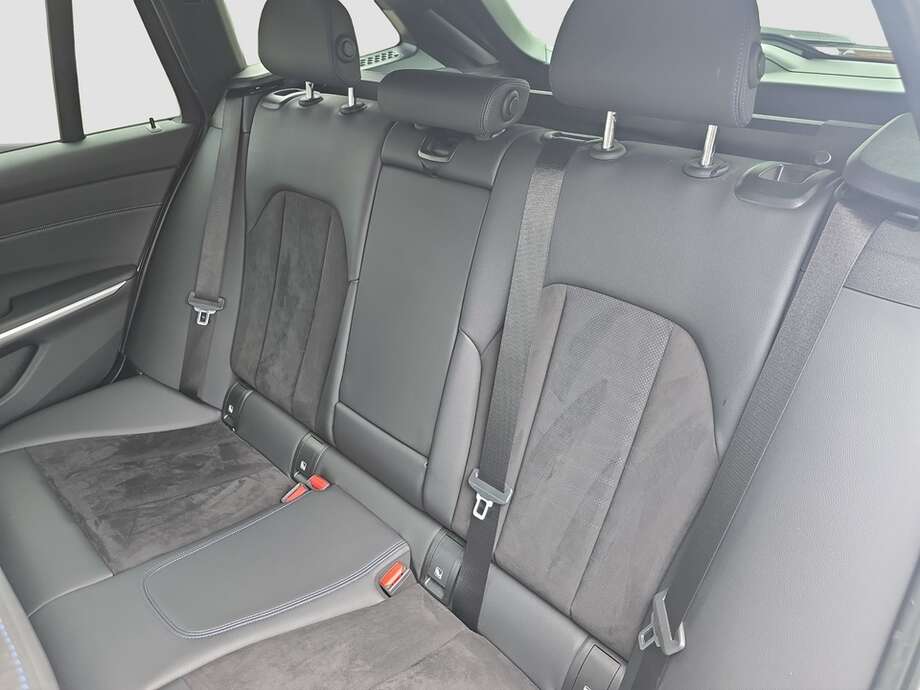 BMW 318d (Bild 6/19)