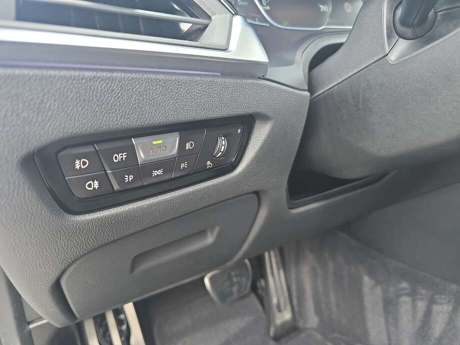 BMW 318d (Bild 9/19)