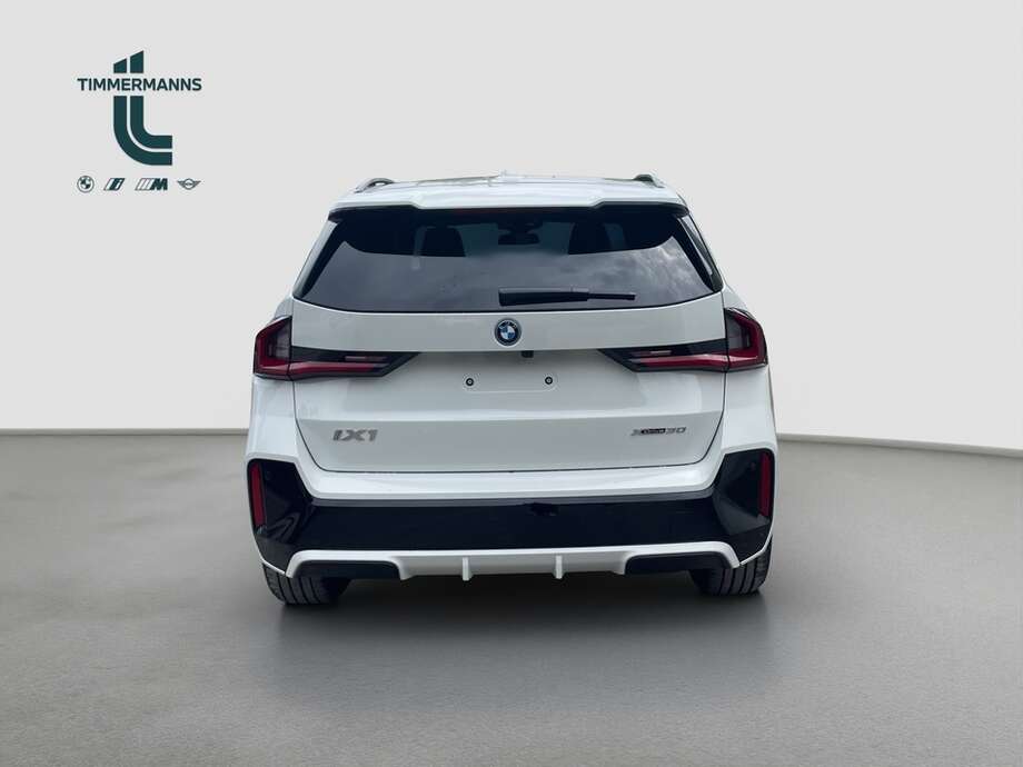 BMW iX1 xDrive30 (Bild 11/16)
