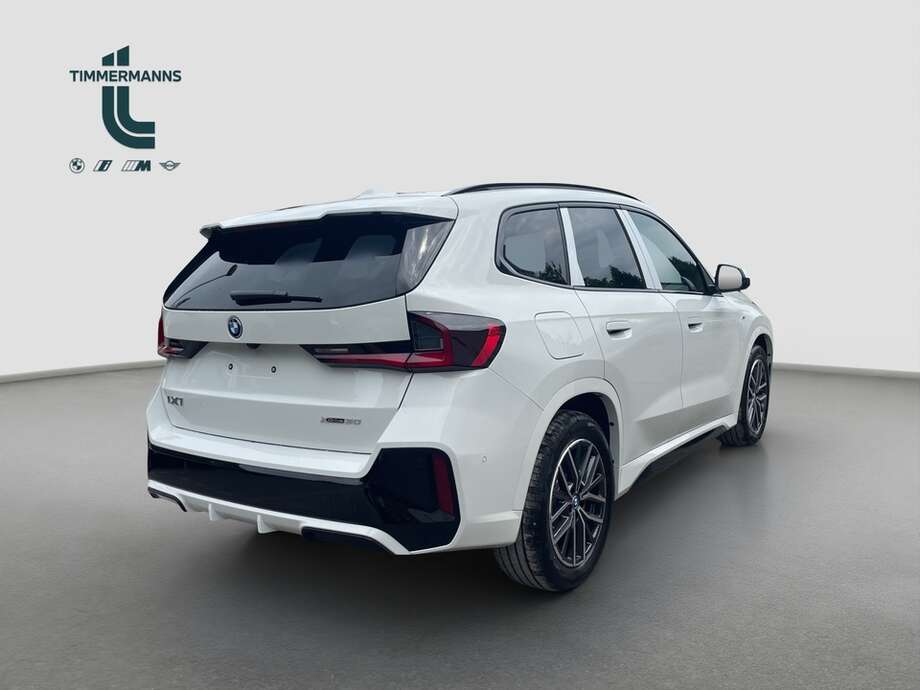 BMW iX1 xDrive30 (Bild 12/16)