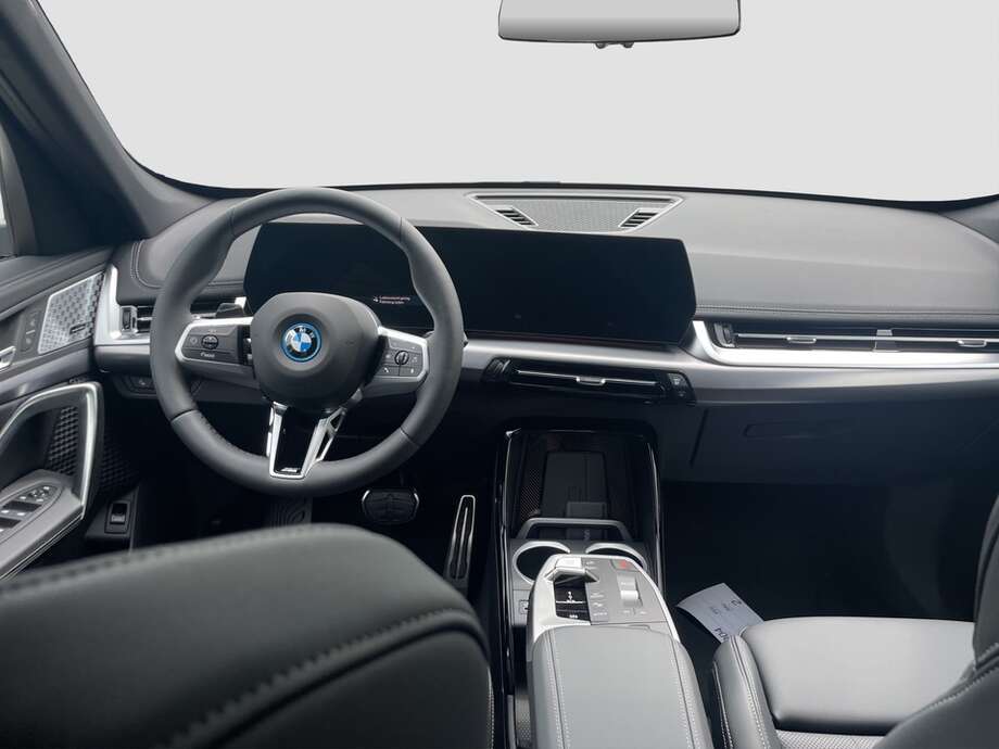 BMW iX1 xDrive30 (Bild 5/16)