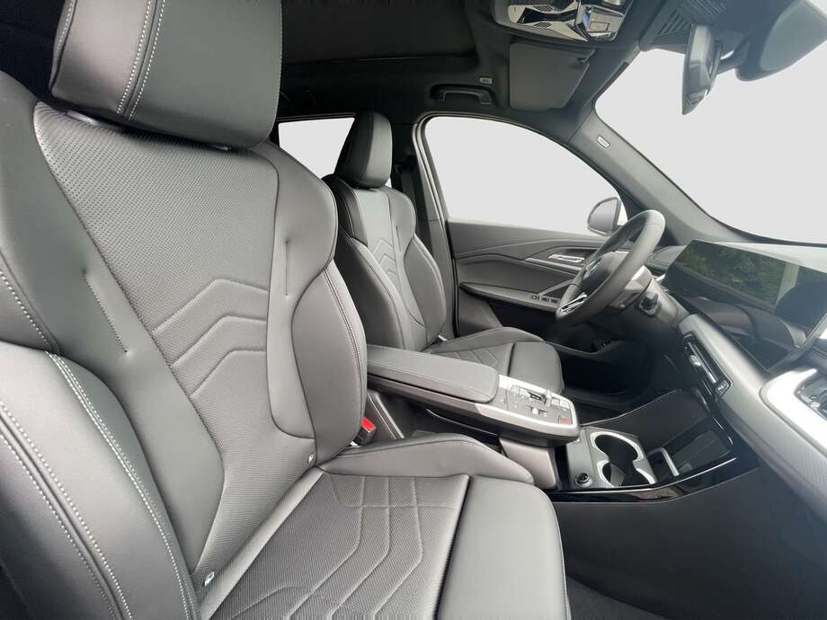 BMW iX1 xDrive30 (Bild 8/16)