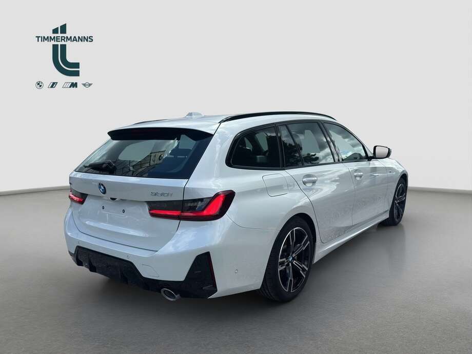 BMW 330i xDrive (Bild 12/16)