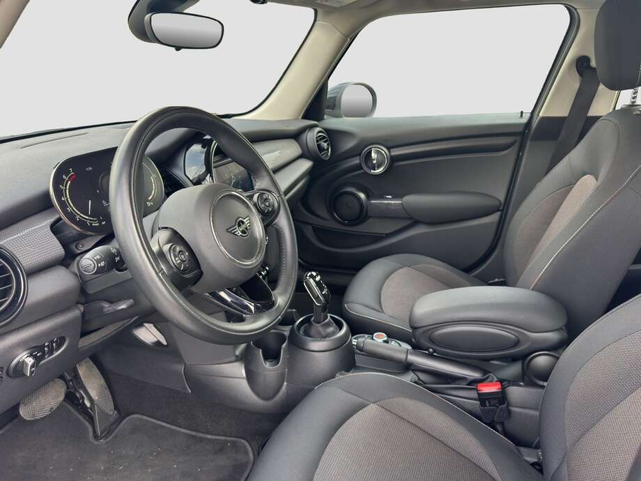 MINI Cooper (Bild 2/18)