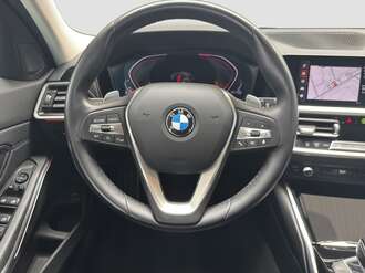 BMW 320d (Bild 2/17)