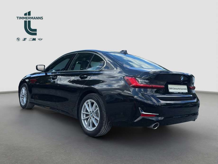 BMW 320i (Bild 7/13)