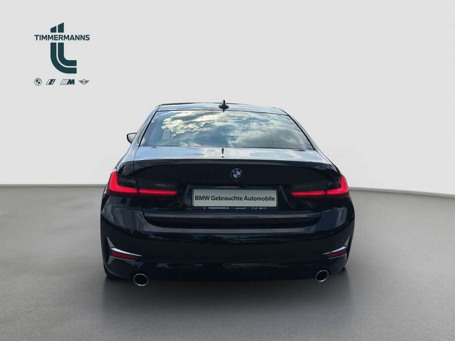 BMW 320i (Bild 8/13)