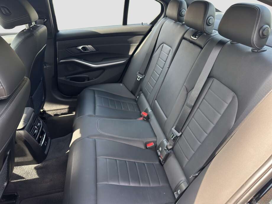 BMW 320i (Bild 5/13)