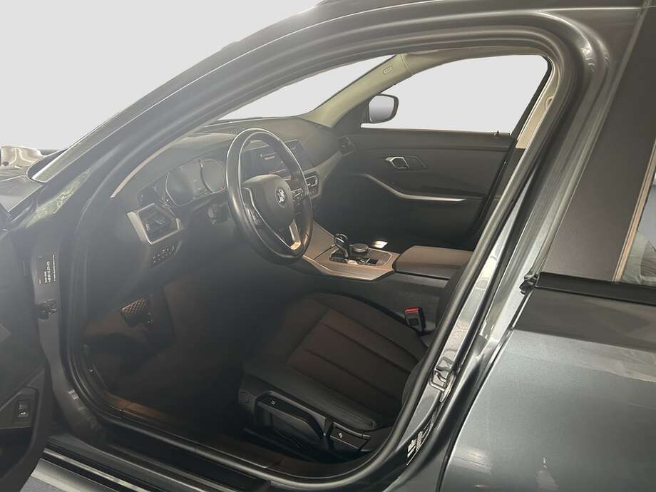 BMW 318i (Bild 2/15)