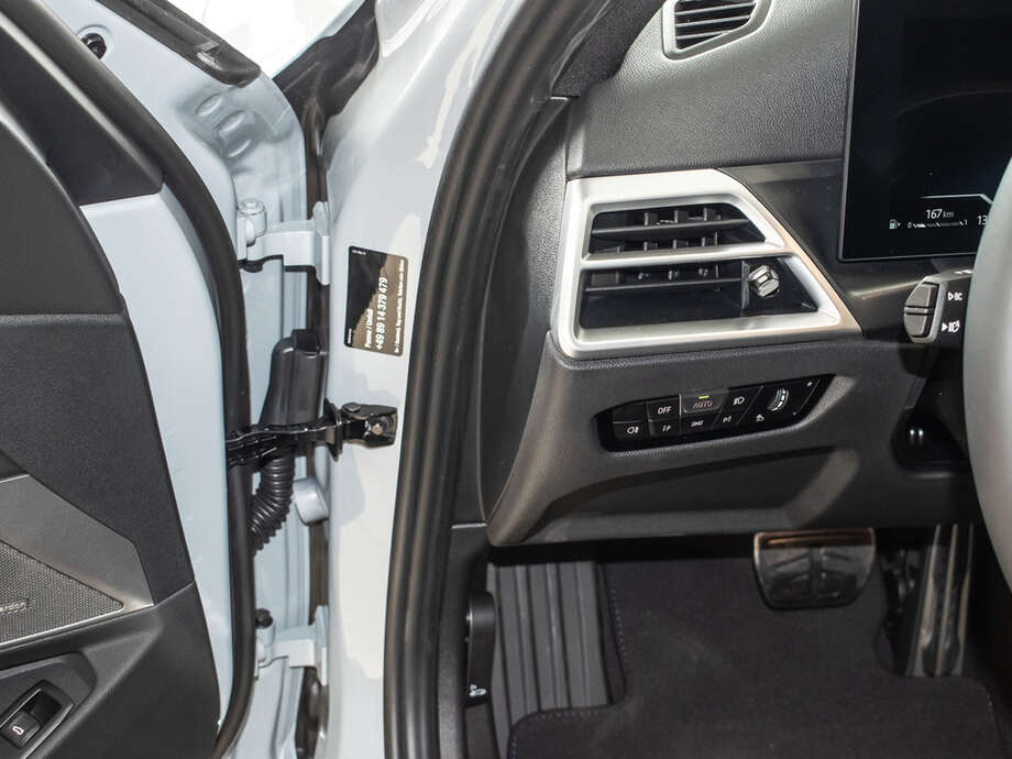 BMW 320d (Bild 6/20)