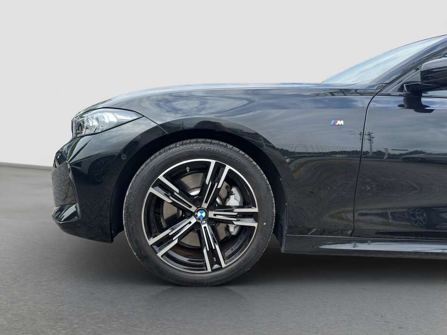BMW 330i xDrive (Bild 13/15)