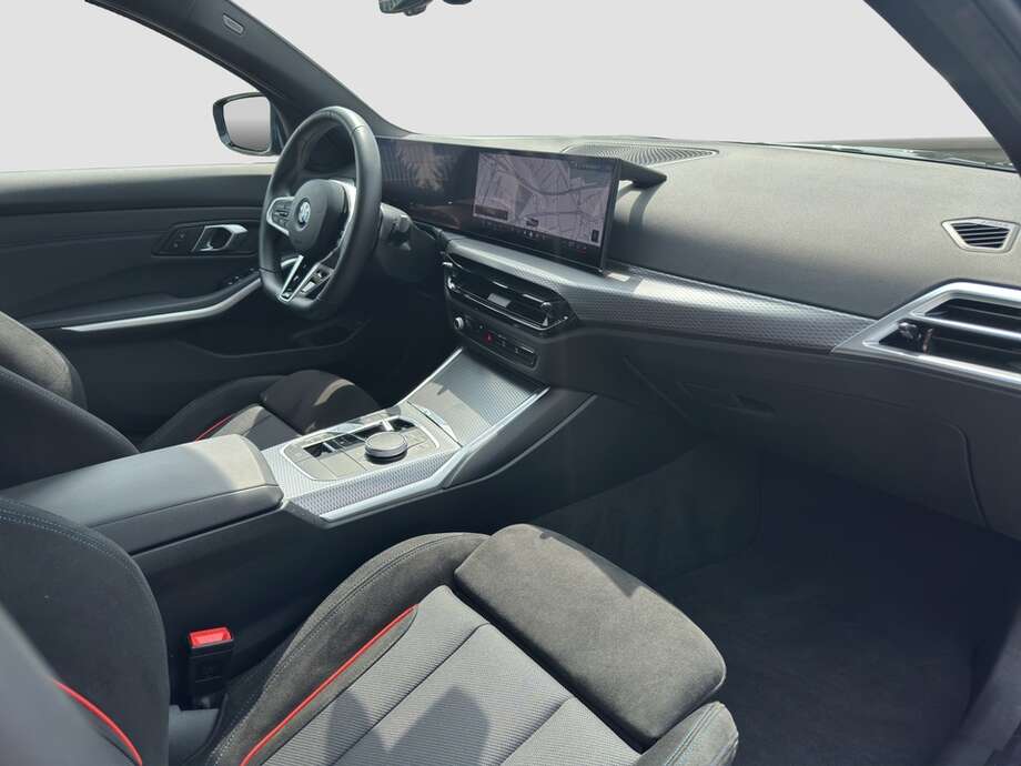 BMW 330i xDrive (Bild 5/15)