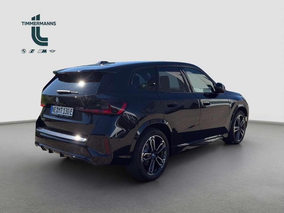 BMW iX1 xDrive30 (Bild 12/18)