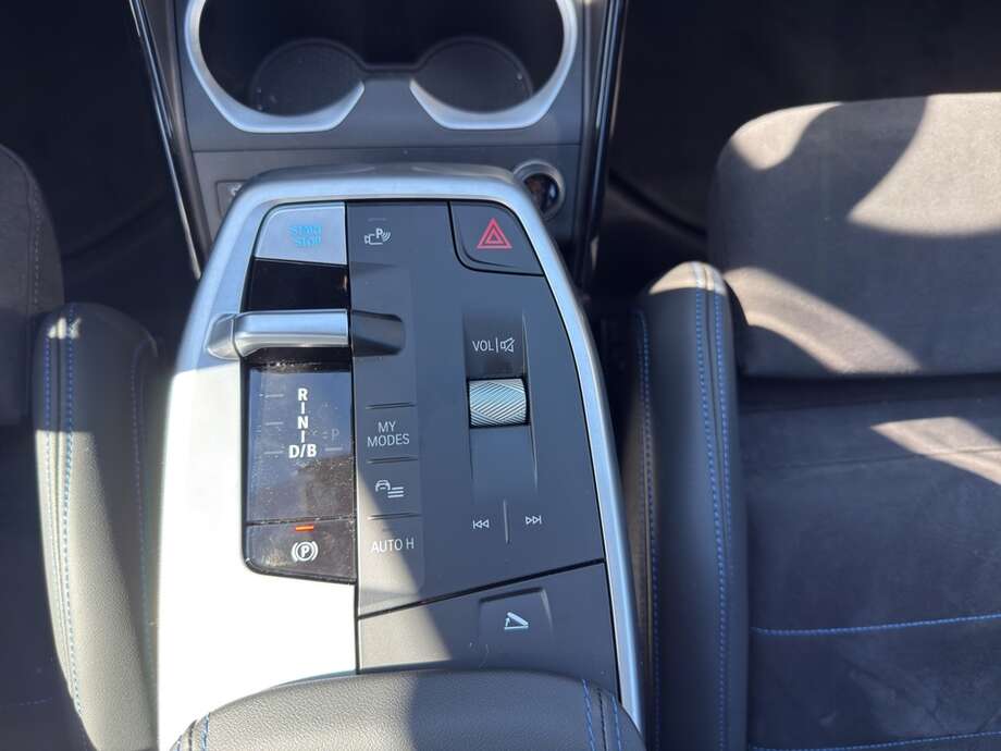 BMW iX1 xDrive30 (Bild 8/18)