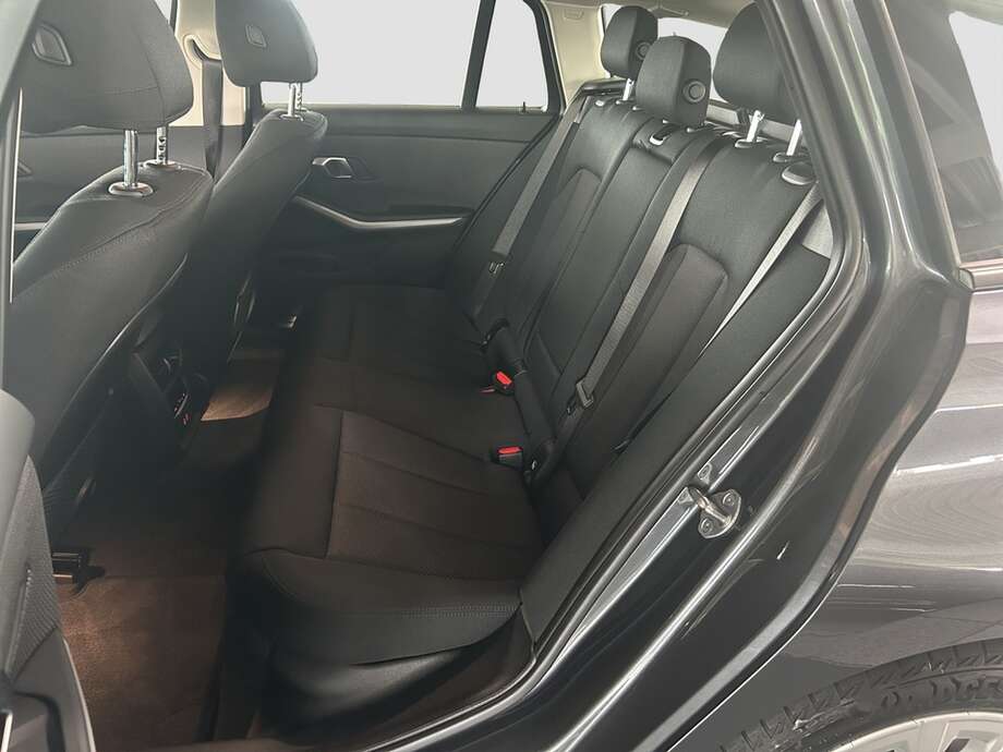 BMW 318i (Bild 6/15)