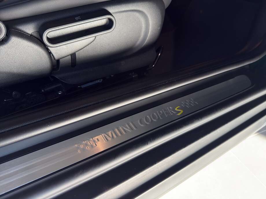 MINI COOPER SE (Bild 16/18)