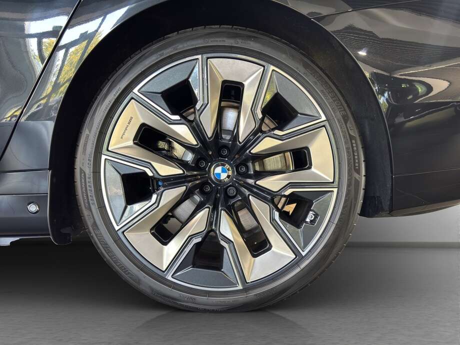 BMW i7 xDrive60 (Bild 15/16)