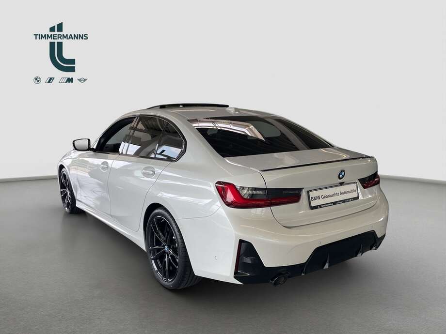 BMW 330i xDrive (Bild 12/18)