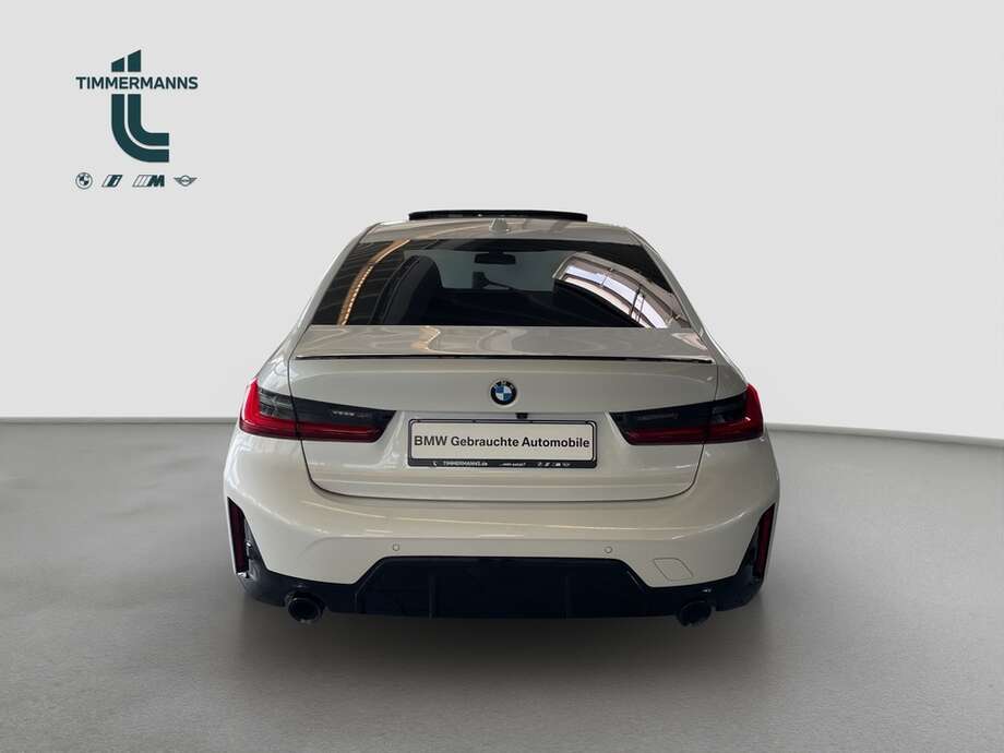 BMW 330i xDrive (Bild 13/18)