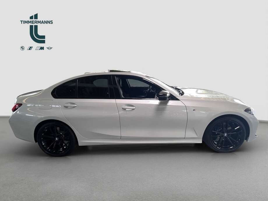 BMW 330i xDrive (Bild 15/18)
