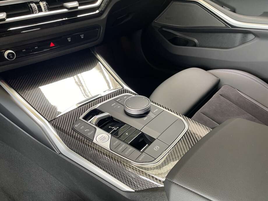 BMW 330i xDrive (Bild 8/18)