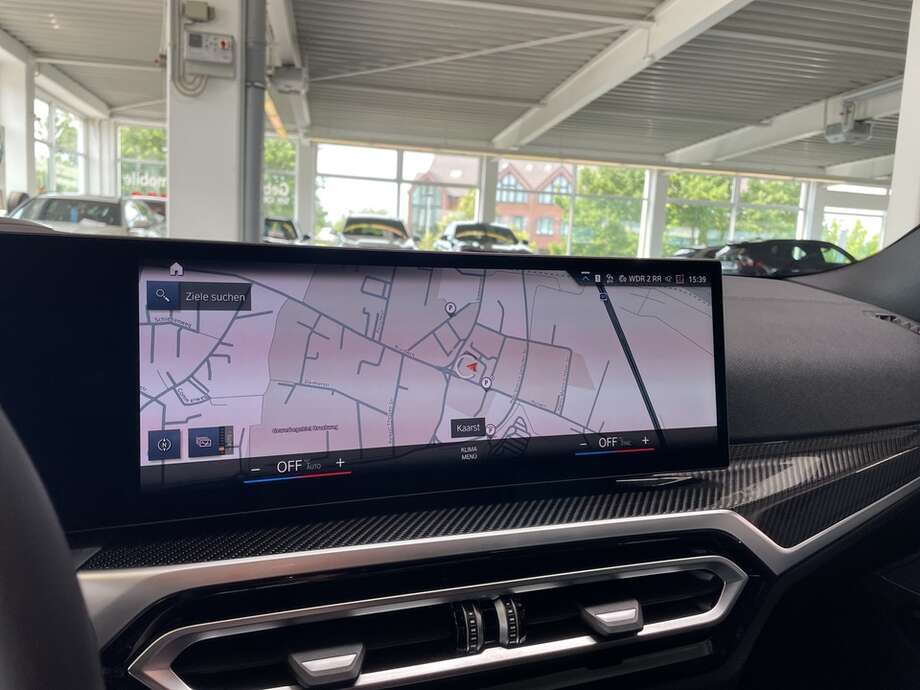 BMW 330i xDrive (Bild 9/18)