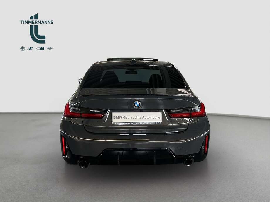 BMW 330i (Bild 12/17)