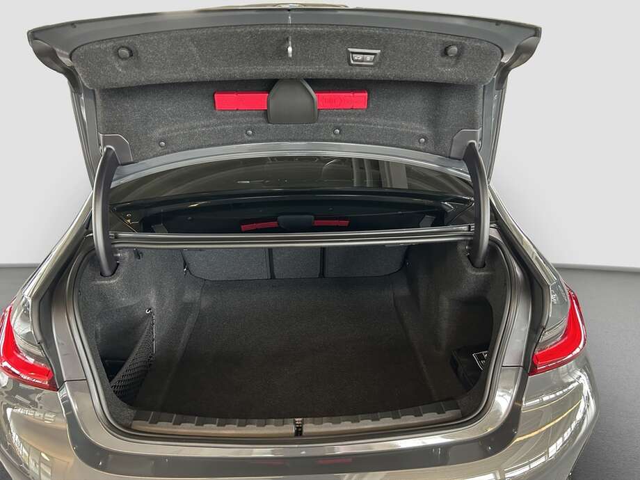 BMW 330i (Bild 7/17)