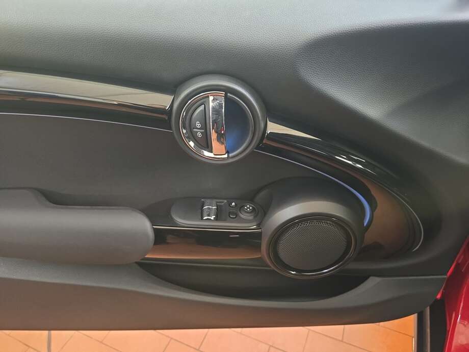 MINI Cooper SE (Bild 8/18)