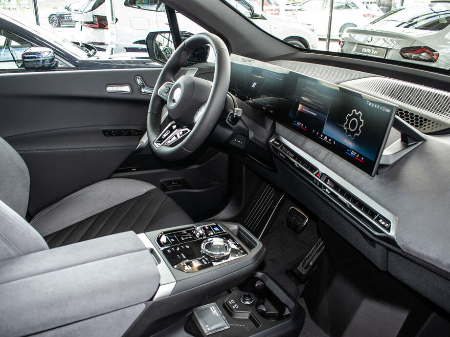 BMW iX (Bild 9/14)