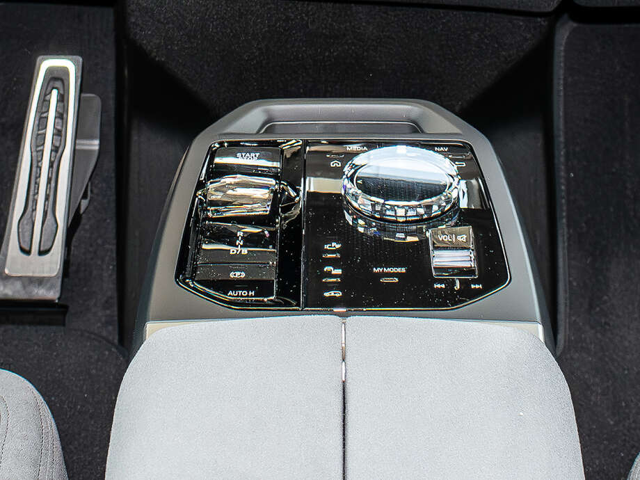 BMW iX (Bild 14/14)