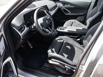 BMW iX1 xDrive30 (Bild 2/19)
