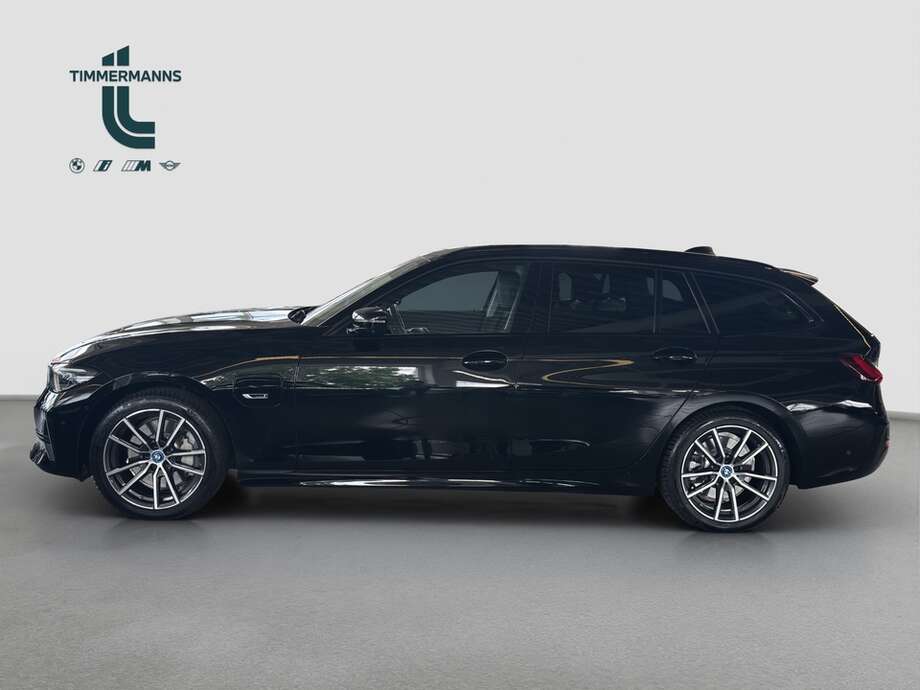 BMW 330e (Bild 8/17)