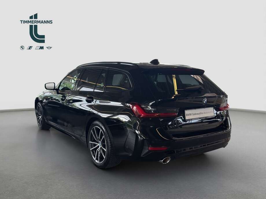 BMW 330e (Bild 9/17)