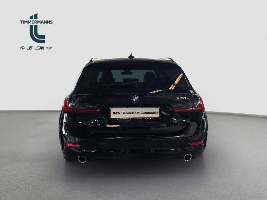 BMW 330e (Bild 10/17)