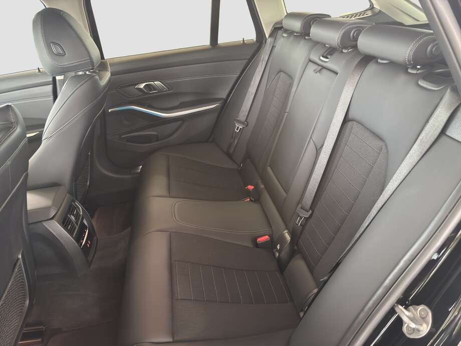 BMW 330e (Bild 4/17)