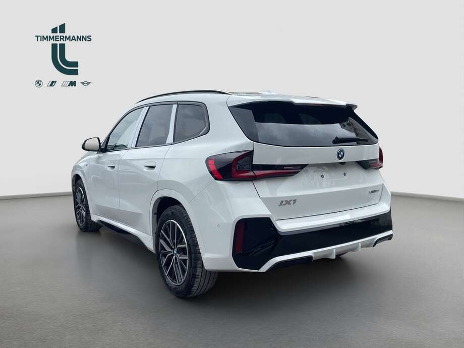 BMW iX1 xDrive30 (Bild 11/17)