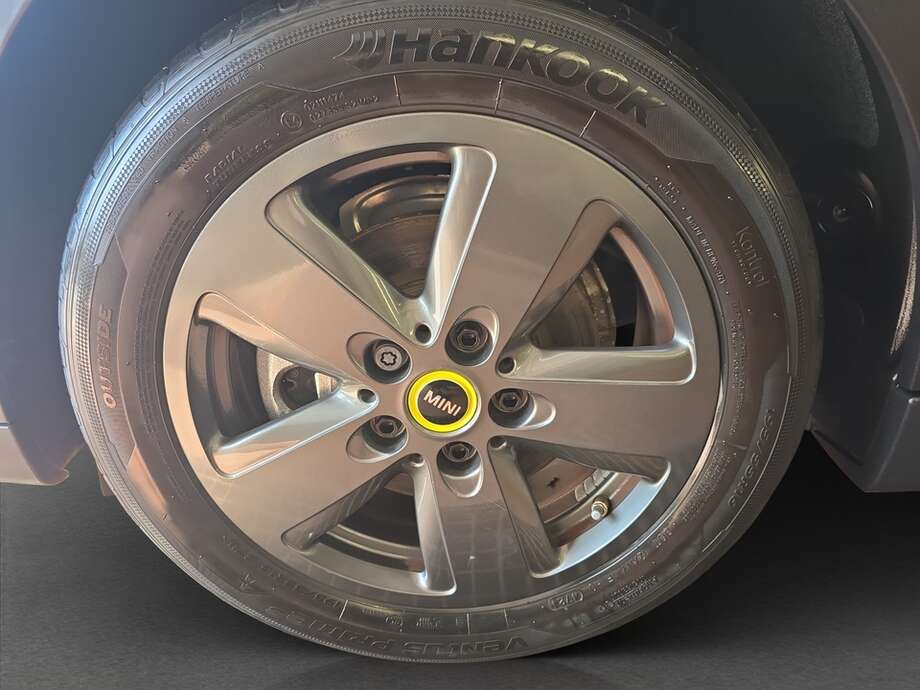 MINI Cooper SE (Bild 18/18)