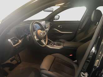 BMW 330i (Bild 1/18)