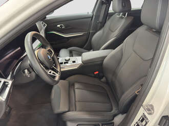 BMW 318d (Bild 1/17)
