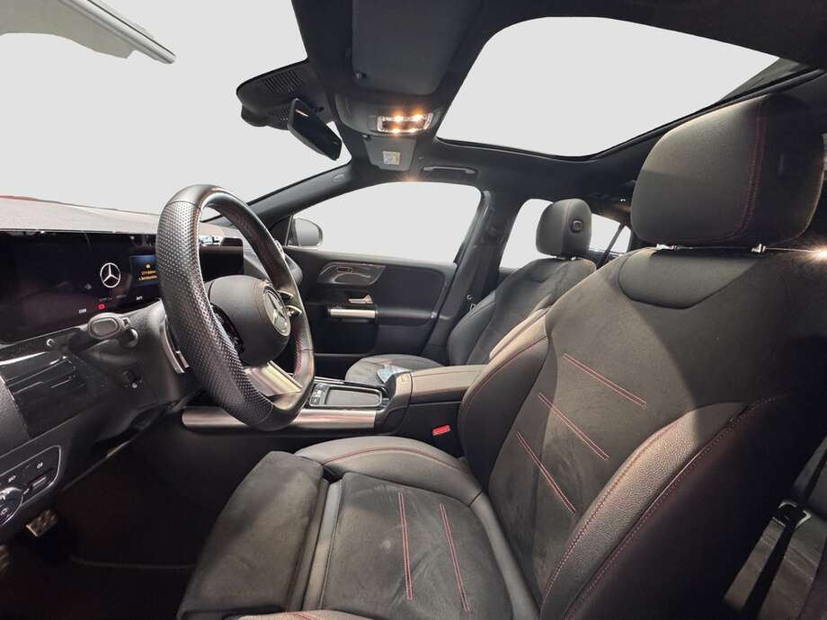 MERCEDES-BENZ GLA 180 (Bild 10/16)