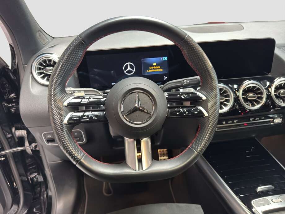 MERCEDES-BENZ GLA 180 (Bild 12/16)