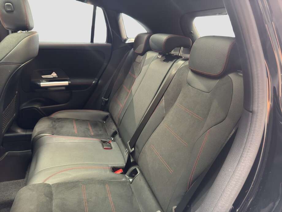 MERCEDES-BENZ GLA 180 (Bild 14/16)