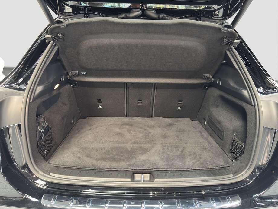 MERCEDES-BENZ GLA 180 (Bild 15/16)