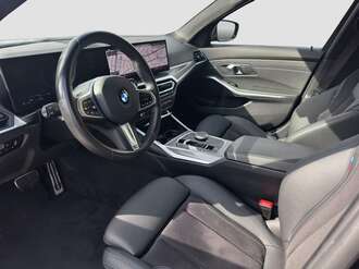 BMW 330i (Bild 1/18)