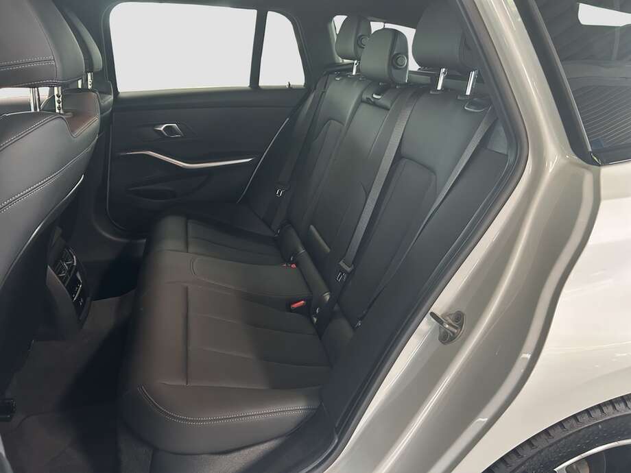 BMW 318d (Bild 4/15)