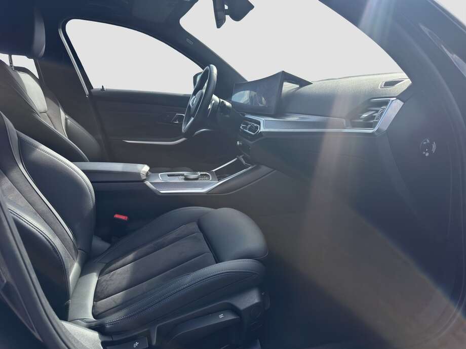 BMW 330i (Bild 7/18)