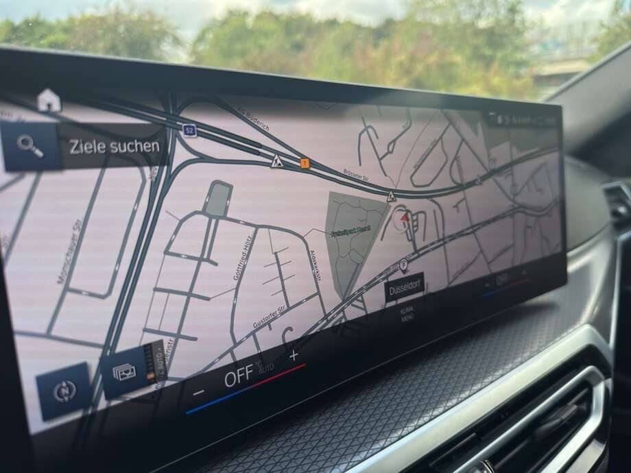BMW 330i (Bild 9/18)
